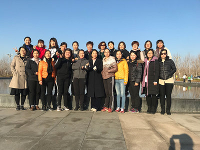 市公交公司開(kāi)展‘三·八’健步行暨文藝表演活動(dòng)，展現(xiàn)巾幗風(fēng)采